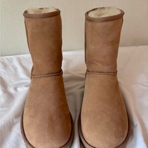 UGG Classic Short II Sheepskin Boots in Chestnut